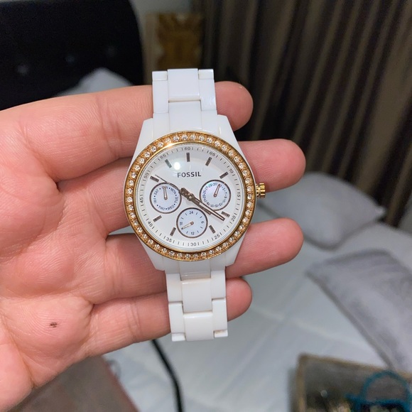 WHITE WOMENS FOSSIL WATCH - Picture 2 of 10
